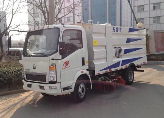 Sinotruk HOWO 4*2 Road Sweeper Truck Street Mobile Cleaning Machine