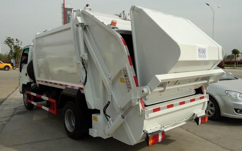 Japanese Brand Small 4*2 8m3 Garbage Truck Compress Garbage Truck