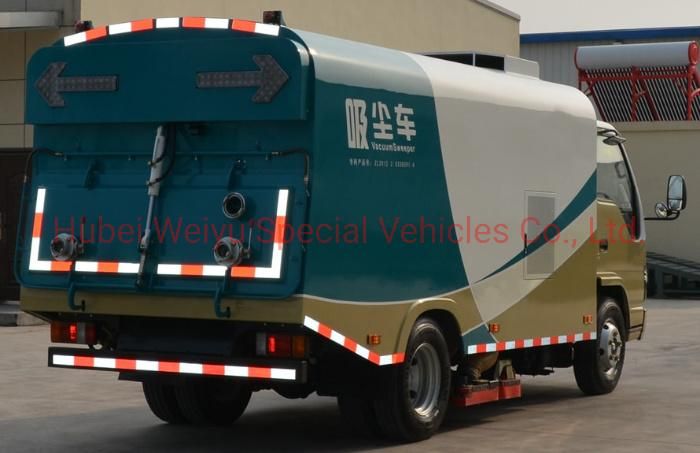 Isuzu 5tons Road Vacuum Machine 6-7cbm Water Spraying Sprinkler Dust Cleaning Suction Truck