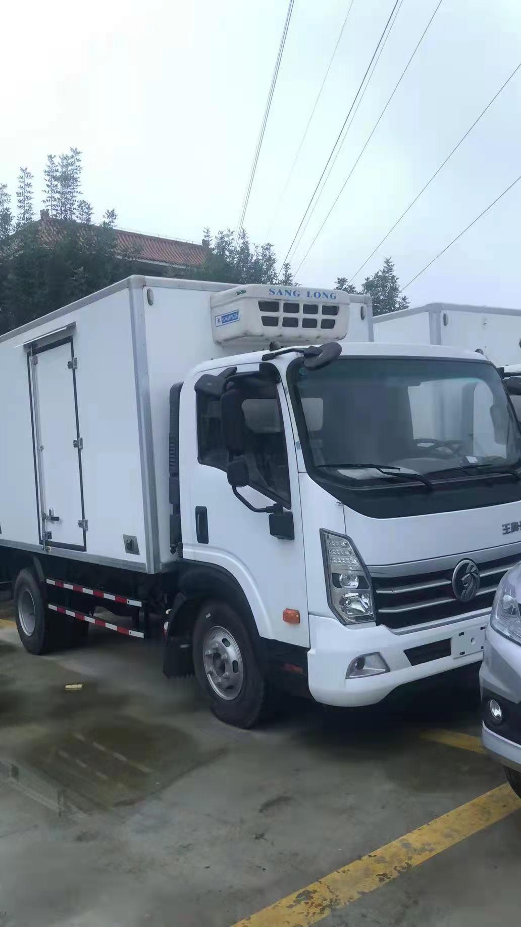 Sintruk 4X2 Chinese Brand 8ton Small Mobile Refrigerated Van Truck Ice Cream Freezer Cargo Truck for Sale