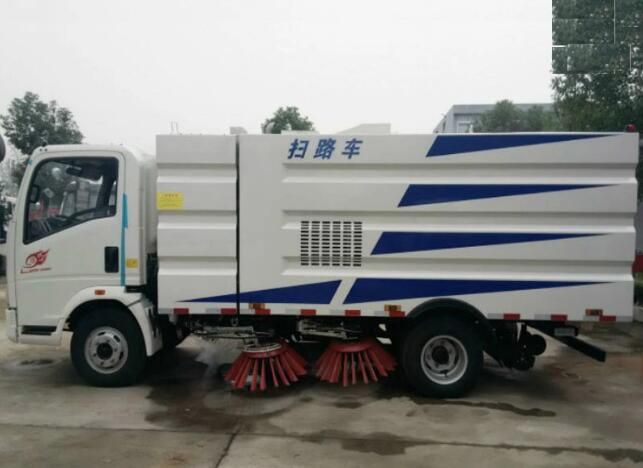 Sinotruk HOWO 4*2 Road Sweeper Truck Street Mobile Cleaning Machine