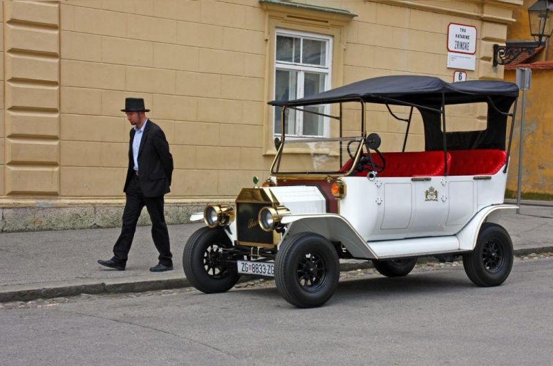 5 Seats Electric Classic Car Vintage Vehicle