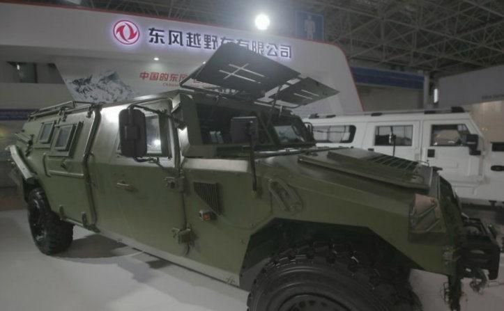 4X4 Military Cross-Country Police Vehicle
