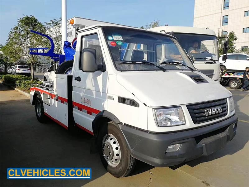 4000kg 6 Wheelers Multi Function Towing Truck Wrecker with Winch