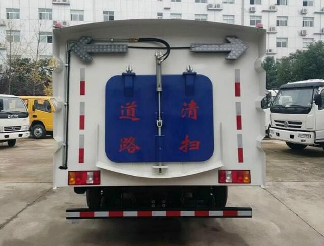 Sinotruk HOWO 4*2 Road Sweeper Truck Street Mobile Cleaning Machine