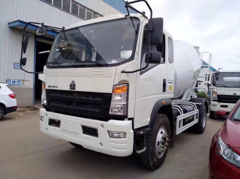 Clw Brand HOWO Light Chassis 4m3 5m3 6m3 Construction Machine Self Loading Concrete Mixer Truck