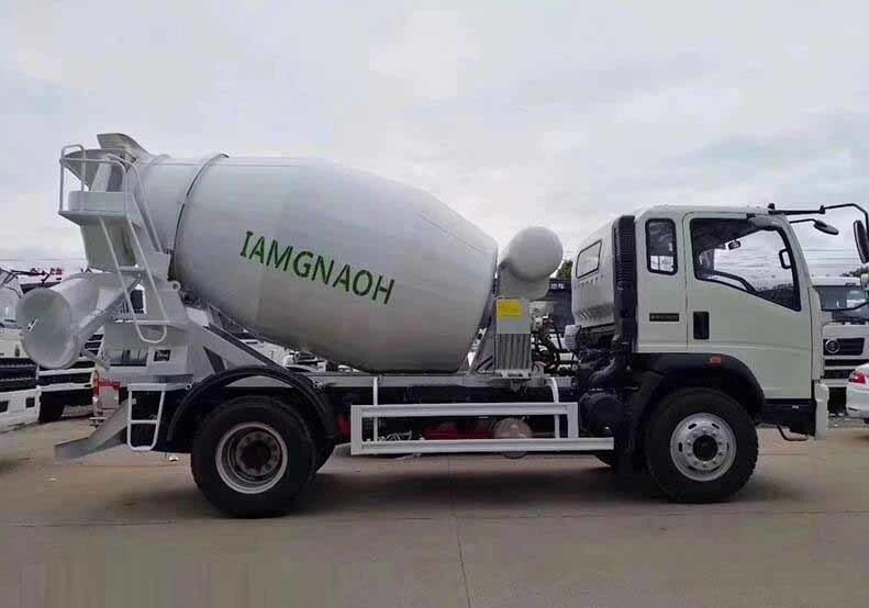 Good Price Sinotruk HOWO 7cbm 4*2 Construction Mixing Vehicles 7000liters Mobile Cement Concrete Mixer Truck