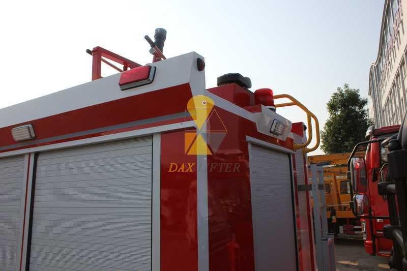 Daxlifter High Efficiency 4 People Water Tank Fire Fighting Truck