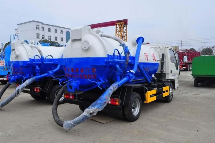 Foton Forland Small 2cbm 2000liters Road Cleaning Sewage Fecal Vacuum Suction Truck