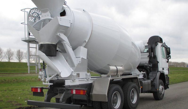 Jushixin High-Configuration Concrete Mixer Truck Under Front-View