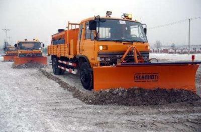 Dongfeng 4X2 Mini Snow Sweeper Truck 6000liters