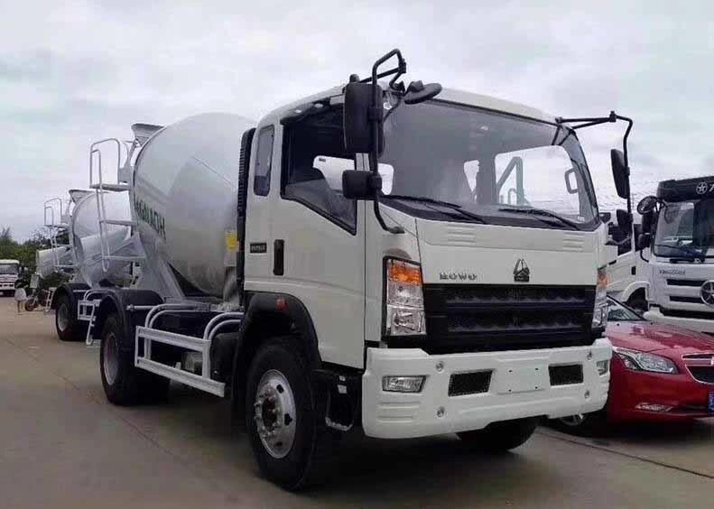 Good Price Sinotruk HOWO 7cbm 4*2 Construction Mixing Vehicles 7000liters Mobile Cement Concrete Mixer Truck