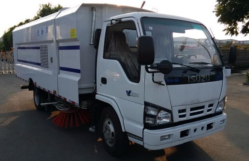 Isuzu 4*2 Road Washing and Sweeper Truck Mobile Cleaning Tanker Vehicle with 4cbm Water and 5cbm Dust vacuum Sweeper