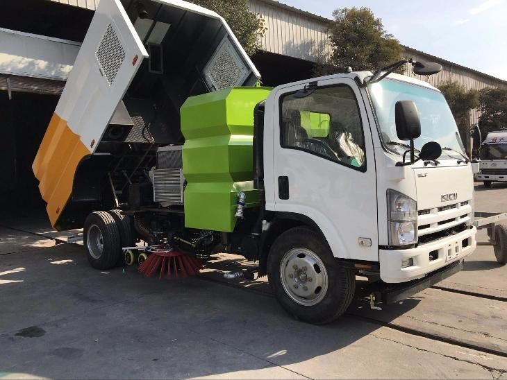 Isuzu Sweeper 4cbm Water Tank 5cbm Dust Tank Efficient Vacuum Road Sweeping Street Sweeper Truck