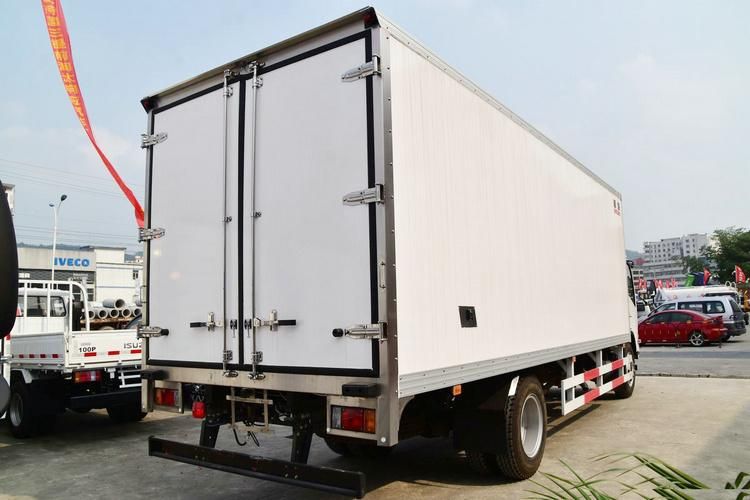 205HP Japanese Brand Refrigerated Cold Room Van Truck 8tons 30cbm