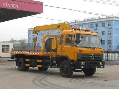 Good Quality Dongfeng 4X2 Type 6tons Tilt Tray Road Wrecker Truck with Crane