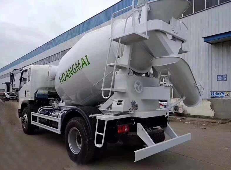 Good Price Sinotruk HOWO 7cbm 4*2 Construction Mixing Vehicles 7000liters Mobile Cement Concrete Mixer Truck