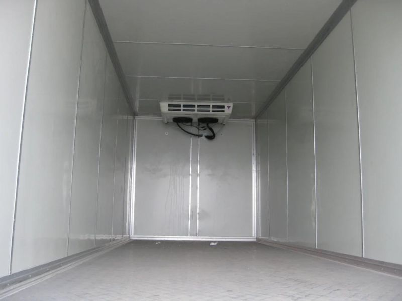 Factory Price 5t 8t Mobile Freezer Cargo Van Refrigerated Truck for Seafood Transport