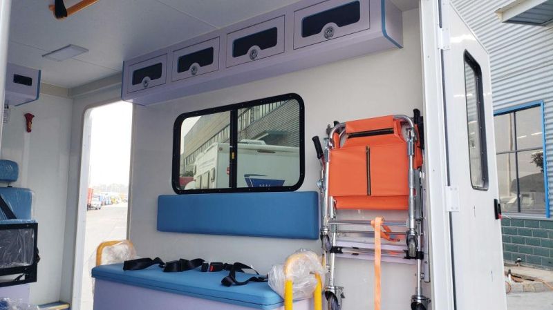 HOWO 4X4 Salon Ambulance off-Road Ambulanceadd an Assault Boat Water Rescue