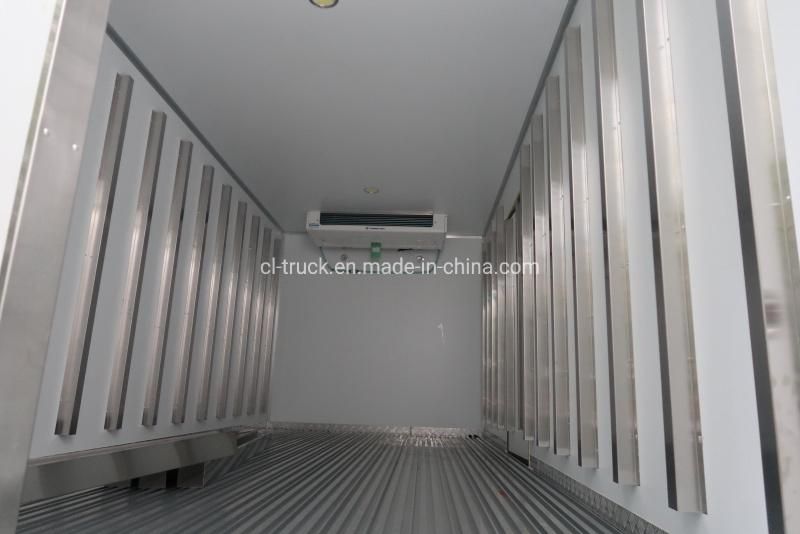 HOWO 4X4 4X2 5tons 8tons 10tons Freezer Cargo Van Frozen Meat and Fish Delivery -18 Refrigerator Truck