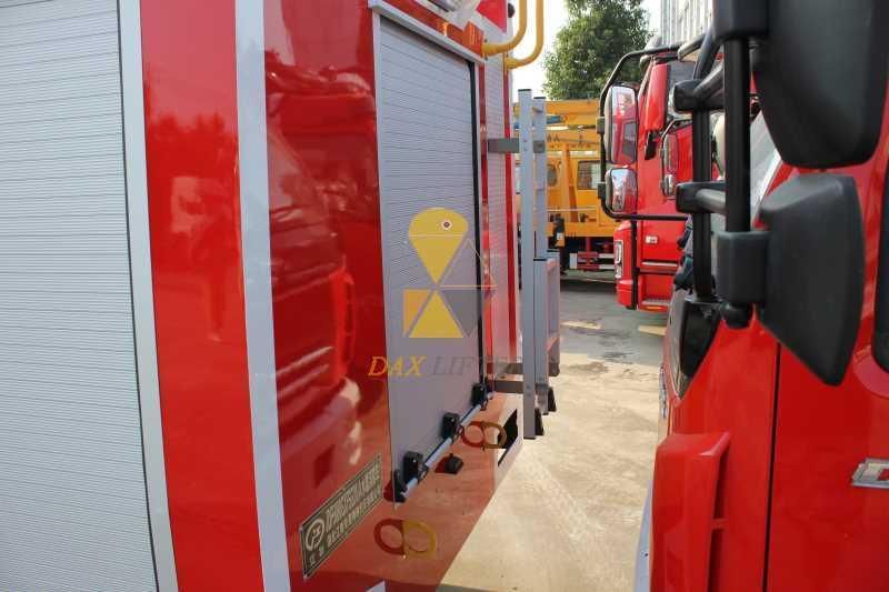 CE Certified 5 People 7360*2480*3330mm Foam Fire Truck