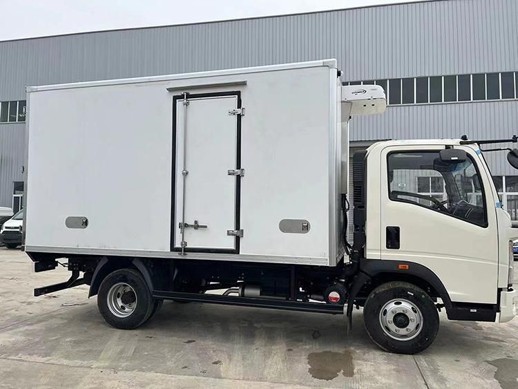 HOWO Small Refrigerator Truck 3tons 4tons Refrigerated Freeze Van Truck