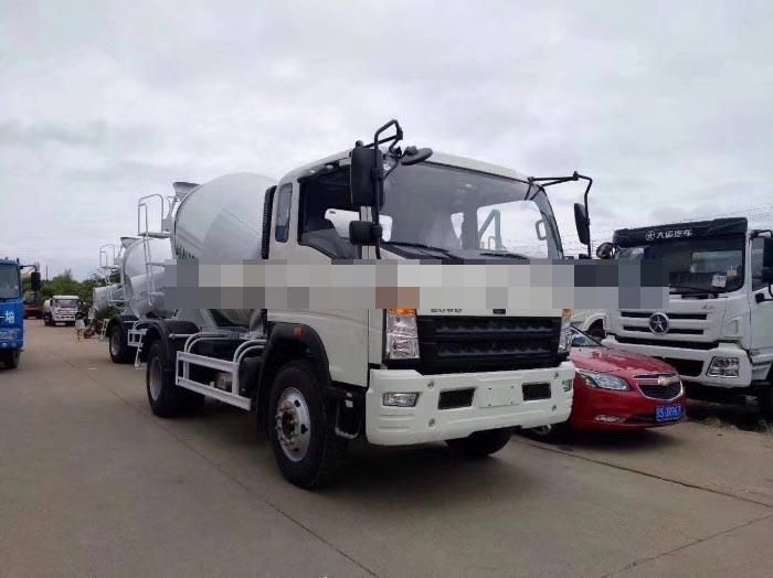 China HOWO 7cbm 4*2 Construction Mixing Vehicles 7000liters Mobile Cement Concrete Mixer Truck to Bangladesh