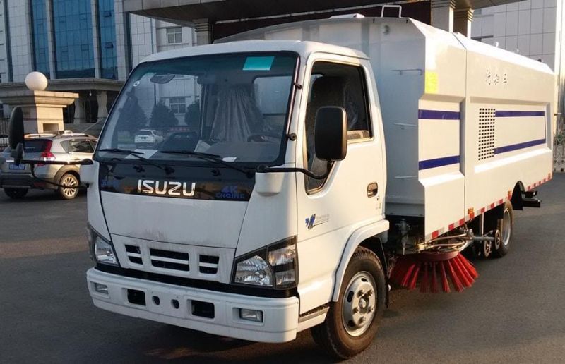 Isuzu 4*2 Road Washing and Sweeper Truck Mobile Cleaning Tanker Vehicle with 4cbm Water and 5cbm Dust vacuum Sweeper