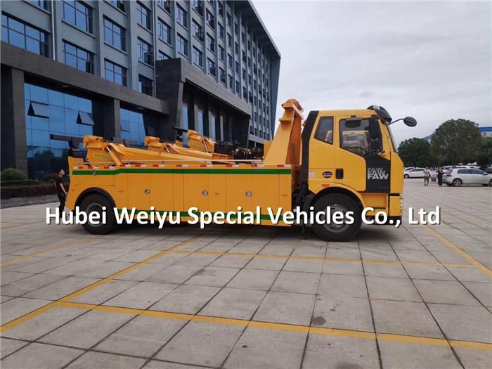 10t Medium Duty Rotator Road Rescue Wrecker 8tons FAW Tow Truck for Yutong Bus Towing