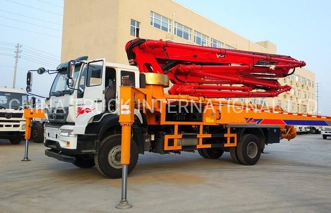 Sinotruck Truck Working with Mixer Truck′s 4X2 33m Pump Truck