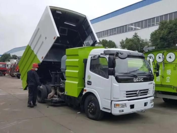 Desert Sand Dry Area Road Cleaning 5ton 6ton Vacuum Sweeping Vehicle with Auxilary Engine Water Spraying Dust Cleaning System