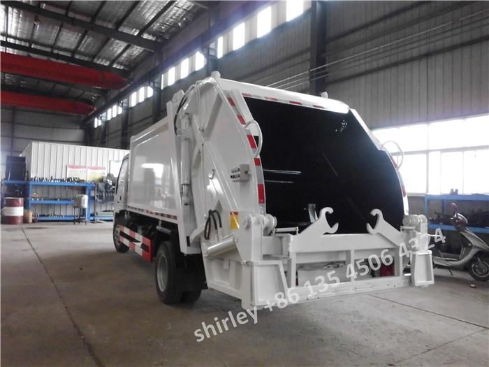 Japanese Compactor Refuse Waste Management Truck Isuzu 5m3 6cbm 4tons Rear Loader Refuse Disposal Vehicle