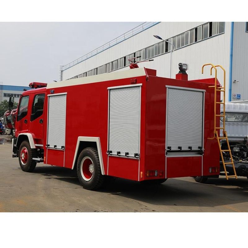 Japan Brand Isuzu 4X2 6000liters 7000liters 8000liters Fire Fighting Vehicle for Airport Fire Truck
