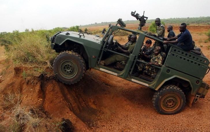 Armored Vehicle 4X4 Military Cross-Country Vehicle