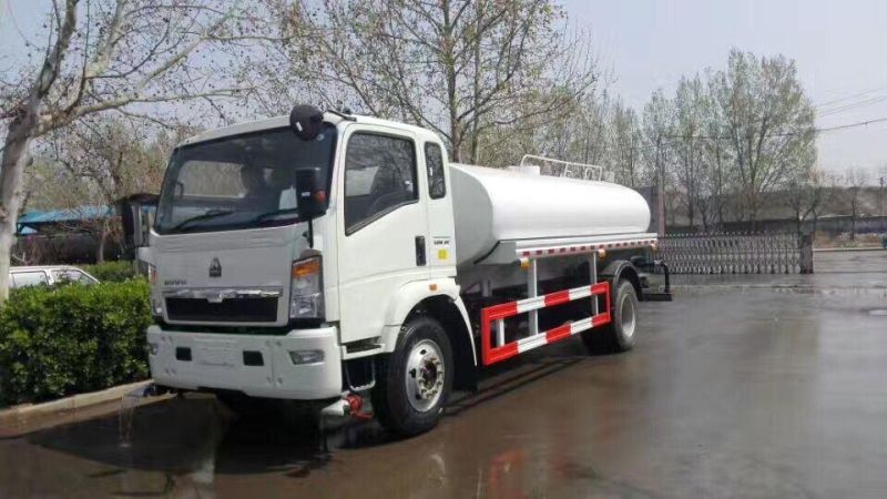 Sinotruk 8000L Water Tank Truck for Fish Tank