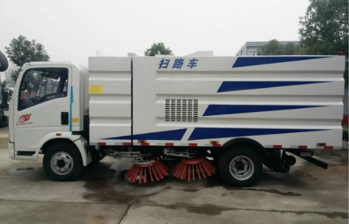 Sinotruk HOWO 4*2 Road Sweeper Truck Street Mobile Cleaning Machine