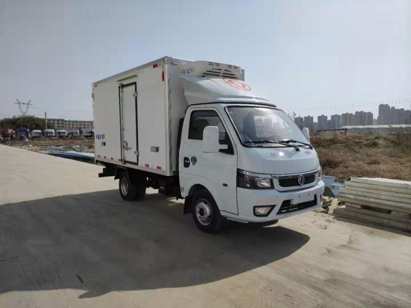 The Popular Dongfeng 102 HP Mini Refrigerated Truck Is Used for Transporting Fresh Food, Fruit and Meat