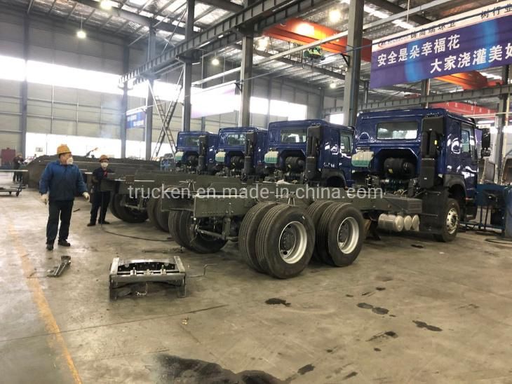 Sinotruk HOWO 12ton Roll off Swing Arm Garbage Truck with 10cbm/12cbm Hydraulic Roll on Skid Loader Waste Management Container