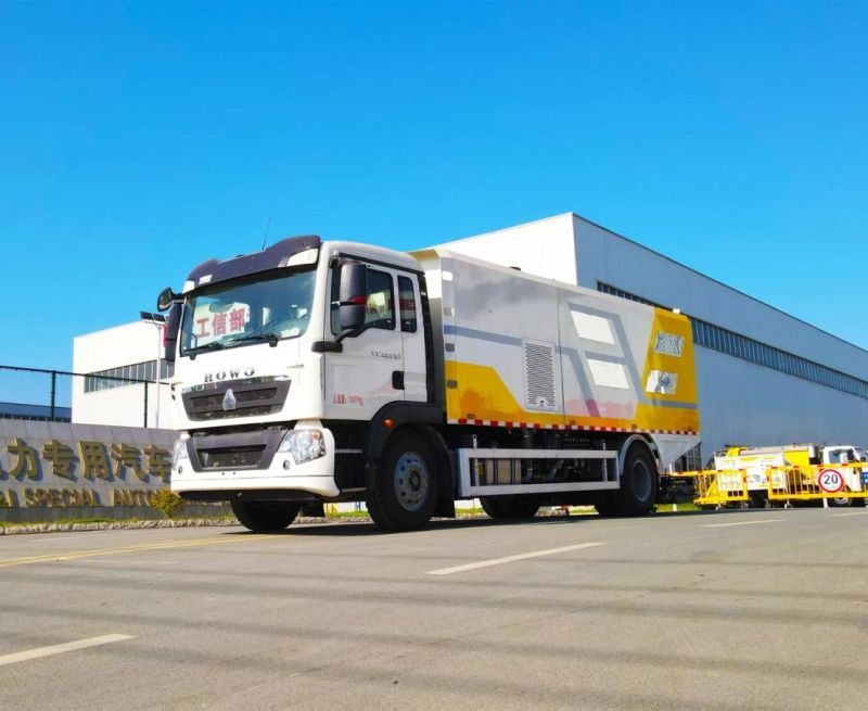 China Is High-End Deep Cleaning Vehicle Trash Truck 7 Cbm Water Tank 9 Cbm HOWO