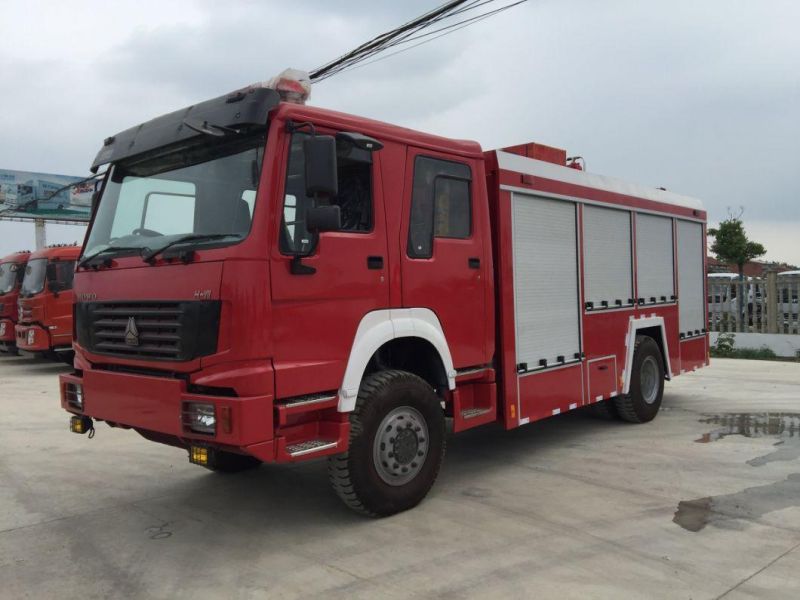 Sinotruk HOWO 4*4 Foam and Dry Powder Fire Truck HOWO 226HP Right Hand Drive