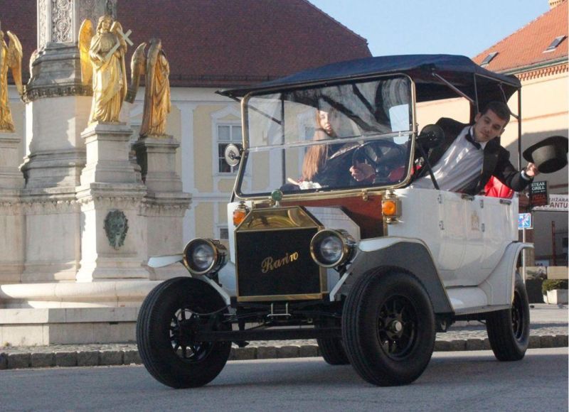 Vintage Old Fashion Sightseeing Scooter 4-5seats Electric Classic Car Golf Cart for Resort Villas Hotels