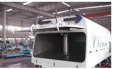 Yueda high quality vacuum road sweeper Street Cleaning special truck